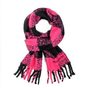 🆕 Victoria Secret plush buffalo check scarf